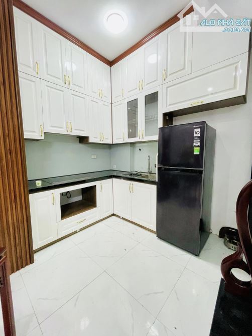 NHÀ MỚI NGỌC HÀ  XÂY SIÊU ĐẸP LÔ GÓC 3 MẶT CÓ SÂN RỘNG DT:37m2 5 tầng