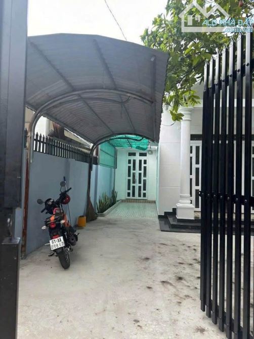 Vỡ nợ nên bán gấp nhà cấp 4 ở hóc môn giá chỉ có 990 triệu, 163m2,SHR.