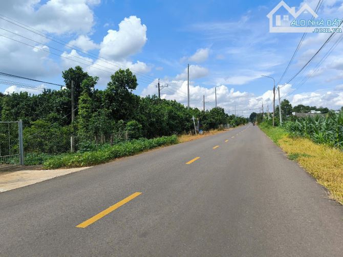 Bán 1450m2 lô góc thổ cư trục Láng Lớn- Xà Bang