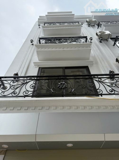 CẦN BÁN NHÀ THẠCH BÀN LONG BIÊN HÀ NỘI.