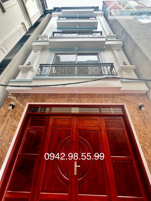 Bán nhà Việt Hưng 5 tầng mới kính koong, gần oto giá nhô 6 tỷ