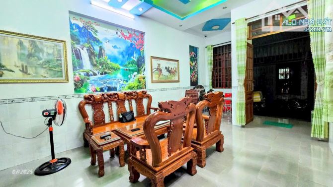 Bán nhà đẹp 110m2 P.Tân Phong, full thổ, ô tô, gần tiểu học Tân phong, chỉ 2ty9 TL