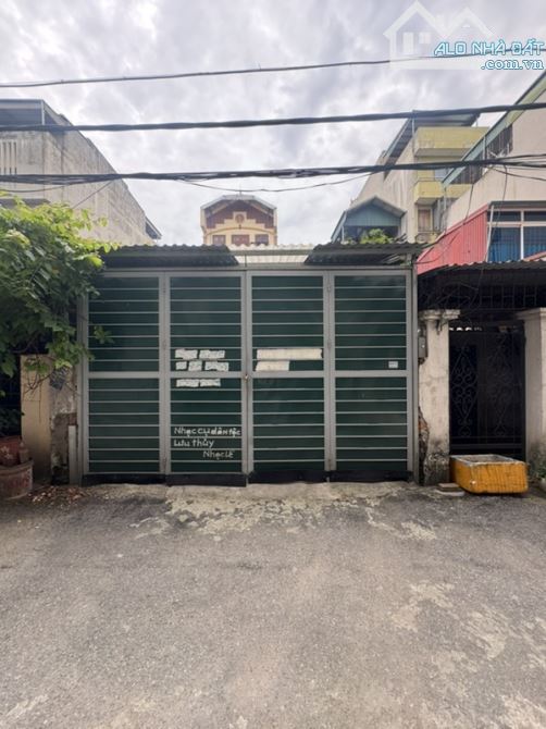 Bán đất Ngô Gia tự Long Biên- ngõ nông - Ô tô tránh nhau  -60m 12 tỷ (thương lượng)