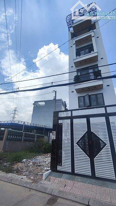 ĐẤT DIỆN TÍCH LỚN, NGANG LỚN 7M HẺM XE TẢI, GẦN MẶT TIỀN QUỐC LỘ 1, SỔ VUÔNG ĐẸP. 4.2 Tỷ