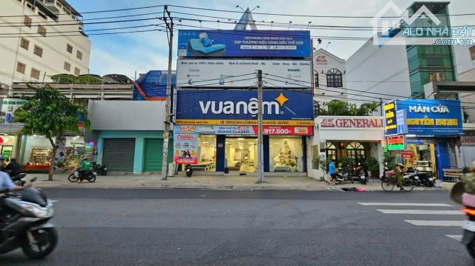 Bán nhà ngang lớn MT 1051 1053 CMT8 P.7 Q. Tân Bình