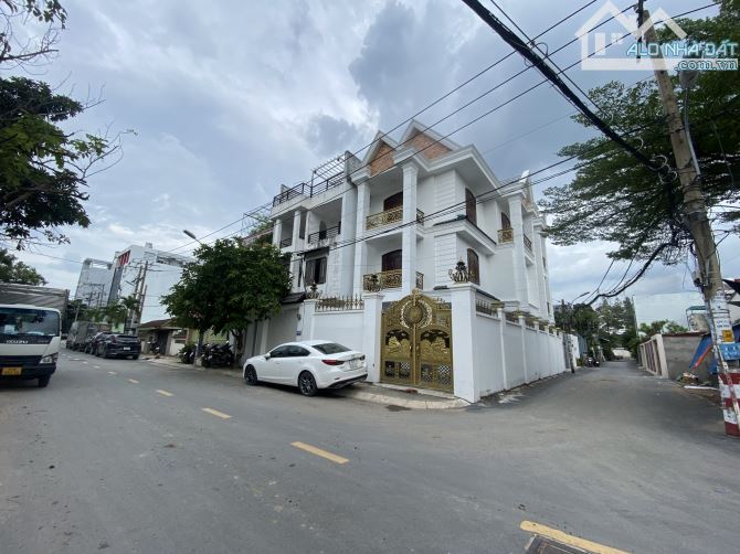 Bán nhà 3 tầng,132m2, DT 6x22m, đường 10m, khu biệt thự ven sông Dương Quảng Hàm, phường 6