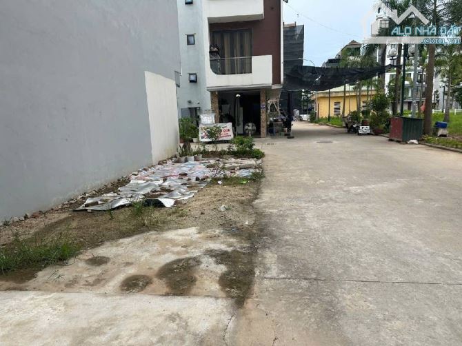 BÁN ĐẤT - TĐC NGỌC THUỴ - PHÂN LÔ - LÔ GÓC - 3 MẶT THOÁNG - 2 MẶT OTO TRÁNH - VỊ TRÍ ĐẸP