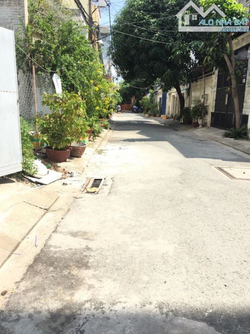 Bán nhà HXH 5m Dương Quảng Hàm, P5, GV. DT: 4x19m. Trệt 2 lầu ST giá: 8.5 tỷ TL.