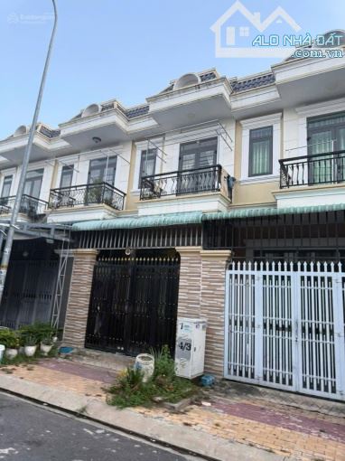 Cần bán gấp nhà 2 tầng gần nhà văn hóa Tân Phước Khánh