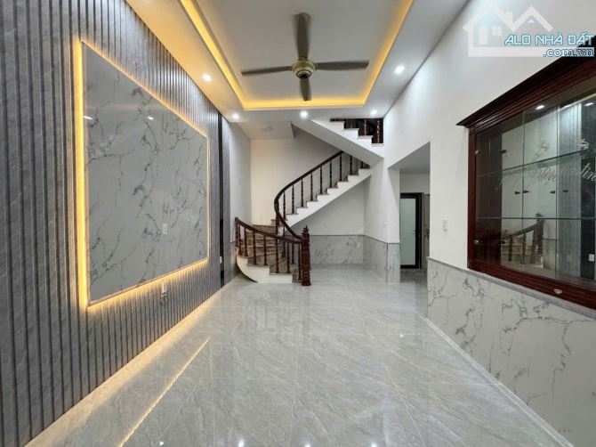 Bán nhà 3 tầng ngõ 191 Đà Nẵng thông 106 Lê Lai 42m2, mt6m giad 2750tr