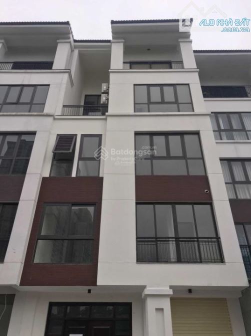Cho thuê nhà KĐT Hoàng Thành Mỗ Lao. DT 120m2, 5 tầng, thang máy, ĐH âm trần. Ô tô đỗ cửa