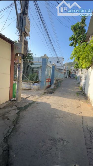 Cần tiền bán dãy trọ 11 phòng hẻm Nguyễn Chích, phường Bắc Nha Trang, gần biển