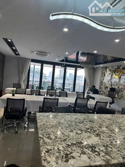 Bán tòa mặt phố Võng Thị, doanb thu khủng, 230m2, 9 tầng, mt 13.5m, 110 tỷ.