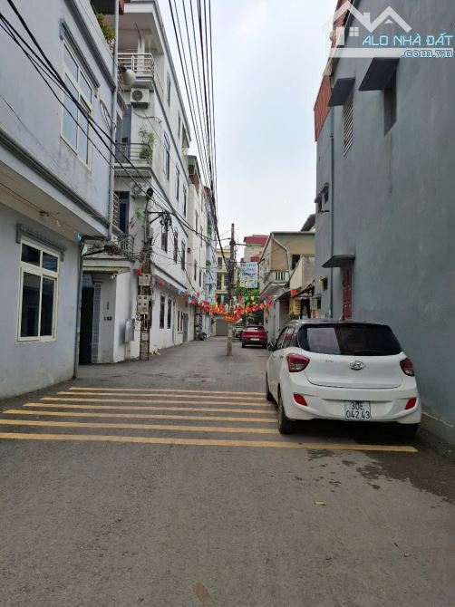 Siêu phẩm mảnh đất Ngọc Hồi 45m vuông vắn 15m ra ô tô ở đầu tư cực đẹp giá 5.7 tỷ