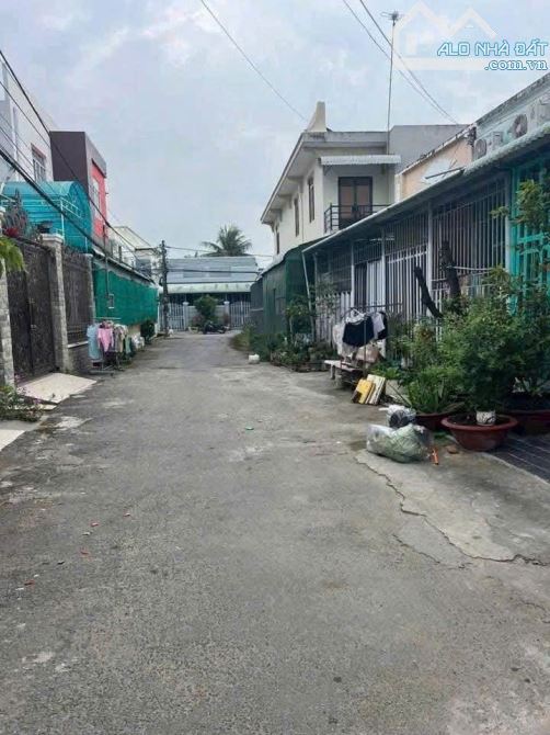 Bán gấp căn nhà đang cho thuê 4 triệu/ tháng ngay Thới Tam Thôn, Hóc Môn, 710tr, SHR