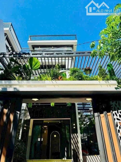 Bán Biệt thự vườn 260m2 .xây 3 Lầu có Thang Máy .Đường Thống Nhất, phường 11.Gò Vấp