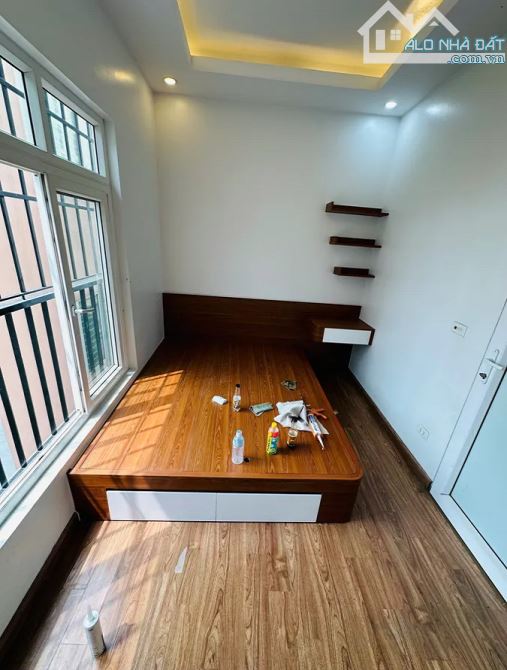 Bán nhà lạc Long Quân, gần ô tô, tiện ích, 2 thoáng trước sau, giá tốt, ở sướng