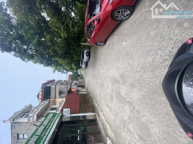 NHỈNH 3 T.Ỷ sở hữu mảnh Tiên Dương Ô TÔ VÀO TẬN NƠI, mặt tiền khủng, vuông vắn không lỗi.