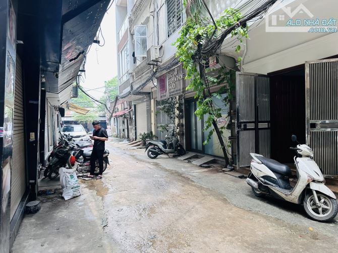 BÁN NHÀ ĐƯỜNG KIM ĐỒNG. GARA Ô TÔ. Ô CHỜ THANG MÁY. 90M2 - 5 TẦNG.