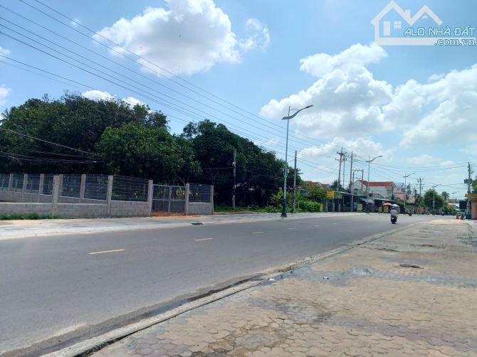 Bán 1200m2 Nguyễn Đình Chiểu, mặt tiền 20m , MTKD tại Mũi né, giá 28tr/m2