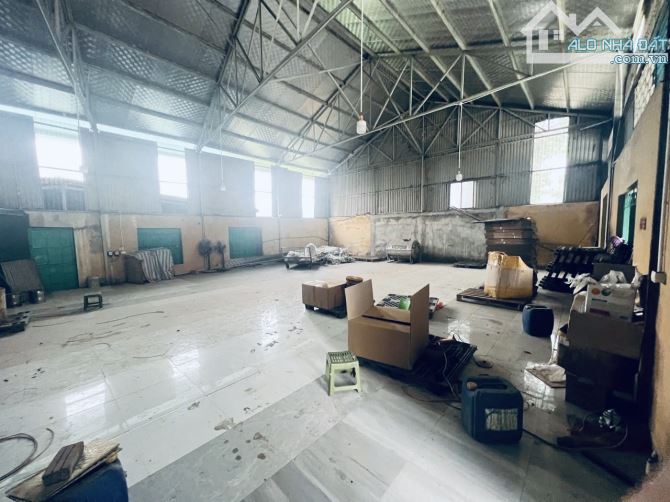 Cho thuê 300/600m2 kho/bãi gần kcn phú nghĩa