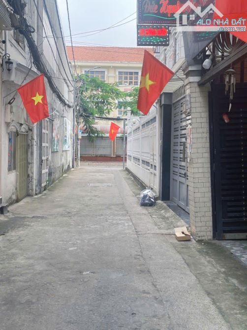BÁN NHÀ LÂM VĂN BỀN - QUẬN 7 - TÂN KIỂNG - NHỈNH 8 TỎI - XE HƠI NGỦ TRONG NHÀ