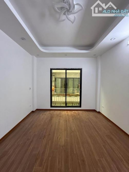 Nhà Mới Âu CƠ 55m, 5 tầng, thang máy. Giảm SỐC 15 Tỷ xuống 13 Tỷ. Còn Thương lượng.