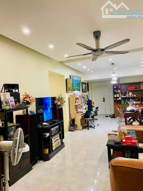Bán căn hộ chung cư 135m-3 ngủ-Trung kính-cầu giấy.