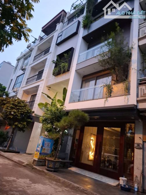 SIÊU PHẨM NHÀ 72M2/ 6 tầng, GARA THANG MÁY-, 2 LÀN XE TRÁNH TẠI GIANG BIÊN,HÀ NỘI