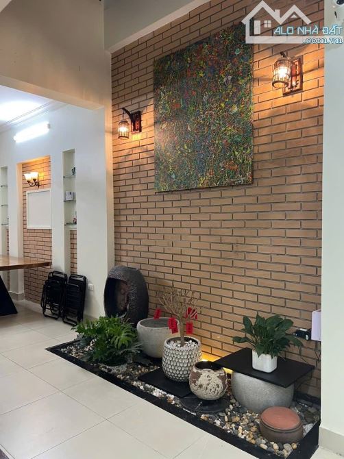 Vũ Ngọc Phan, Phân lô Ô tô, Ngõ thông kinh doanh, dt 85m2, 5 tầng, mt 5.3m, Giá 22.8 tỷ.