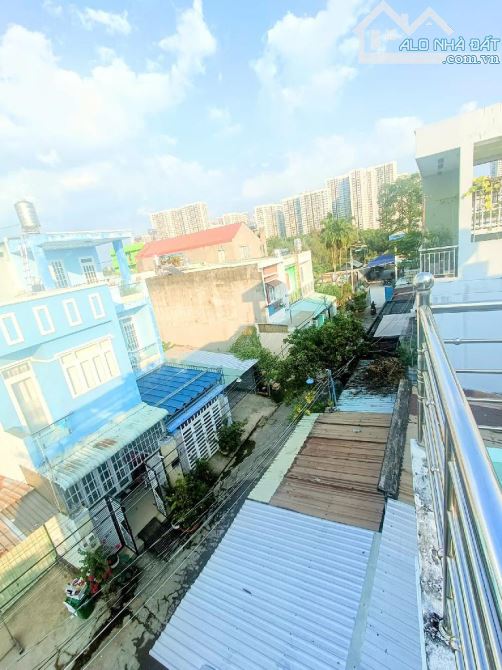 BÁN NHÀ 3 TẦNG – HẺM XE HƠI 5M – 82m² (4.5m x 18.2m) – NGUYỄN XIỂN, KẾ VINHOMES QUẬN 9 - 10