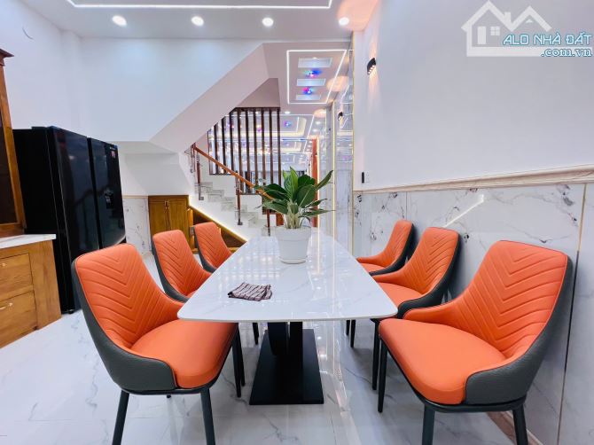 Cần bán gấp nhà hẻm 12m có vỉa hè đường Bùi Văn Ngữ, dt: 4x20m,1T2L . Giá chỉ 6.3 tỷ - 10