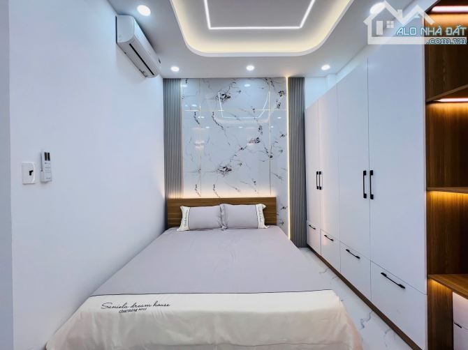 Cần bán gấp nhà hẻm 12m có vỉa hè đường Bùi Văn Ngữ, dt: 4x20m,1T2L . Giá chỉ 6.3 tỷ - 11