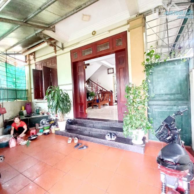 BÁN NHÀ THƯỢNG CÁT - DT 80M2 - 3 TẦNG - LÔ GÓC - TRƯỚC NHÀ Ô TÔ DỪNG ĐỖ TRÁNH NHAU - 1