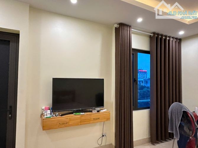 Chuyển đổi mô hình kinh doanh muốn nhượng lại Khách sạn 7 Tầng Lô Góc   Nhìn vườn hoa hòa - 1