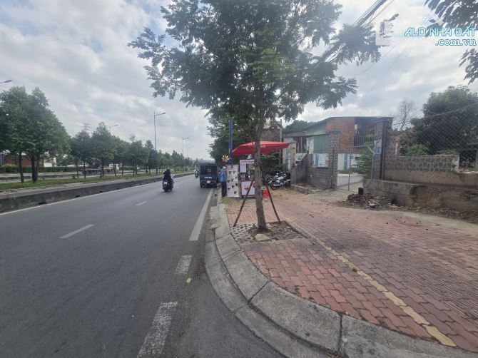 đất mặt tiền đường xa lộ Hà Nội ngay ngã tư Thủ Đức DT: 542m2 Giá chỉ 62tỷ - 1