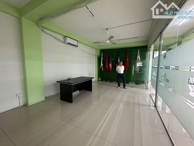 Cho thuê sàn văn phòng tại Yên Xá Thanh Trì - DT 200m2 giá siêu rẻ, ô tô xe máy đỗ cửa - 1