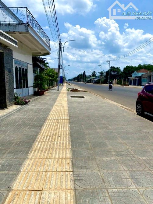CHỦ NGỘP HẠ GIÁ BÁN GẤP 230M2 MẶT TIỀN LÊ DUẨN GIÁ 1TỶ950, ĐỐI DIỆN KHU TTTM 77HA - 1
