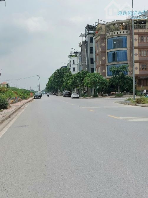 Bán đất phố Đức Giang 45m2- sổ vuông- 5.4 tỷ, gần ô tô tránh, gần chung cư An Quý Hưng - 1