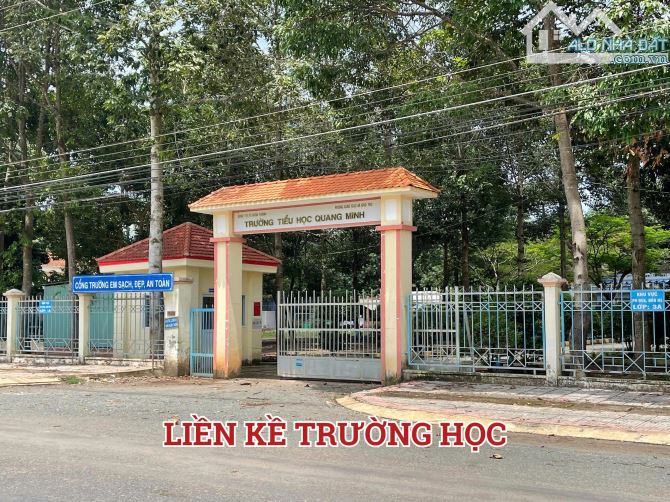 Đất mặt tiền đường 32m ngay chợ trường UBND Quang Minh - 1