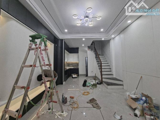 NGỌC THUỴ 48M2 - 5TẦNG - GẦN CHỢ NGOIC THUỴ - CÔNG VIÊN - GIÁ HỢP LÝ - FULL NỘI THẤT