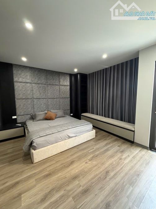 Bán gấp nhà 7 tầng phố CỔ LINH - LONG BIÊN - THANG MÁY - GARA Ô TÔ - DT50M - MT 4.5M - 1