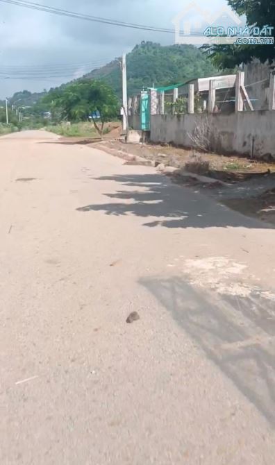 5000m phủ hồng,nở hậu, mặt tiền đường nhựa  khu dân cư, cách trường học 100m, cách chợ 1km - 1