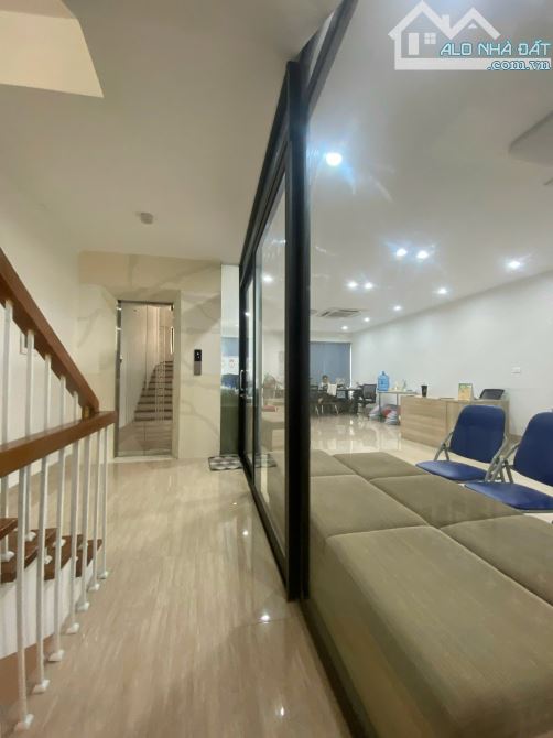 Cho thuê nhà KĐT Hoàng Thành Mỗ Lao. DT 120m2, 5 tầng, thang máy, ĐH âm trần. Ô tô đỗ cửa - 1
