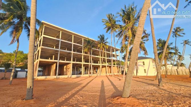 Bán hạ tầng khách sạn 4000m2 mặt biển Huỳnh Thúc Kháng, 62m mặt biển. - 1