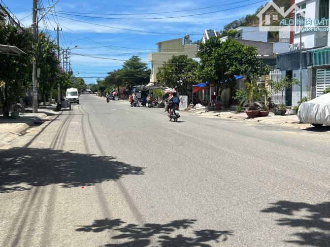 Bán đất mặt tiền đường Trần Khát Chân, Hòn Xện, Bắc Nha Trang. 112,5m2 giá 62tr/m2 - 1