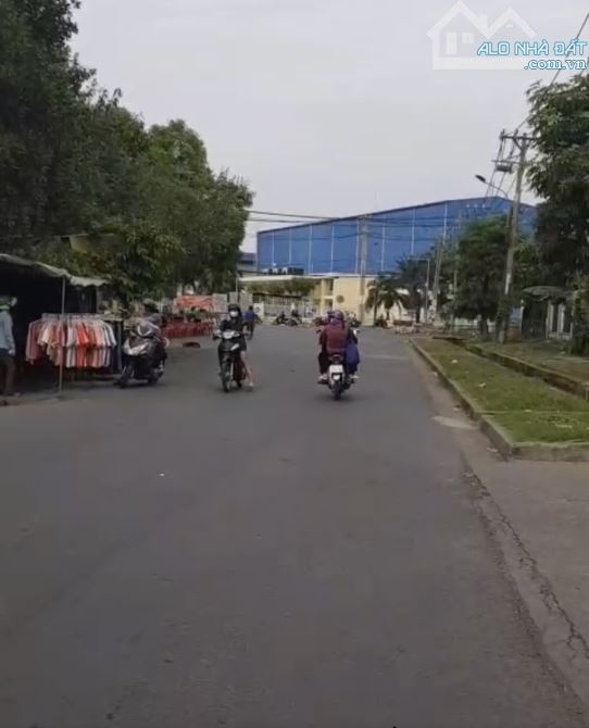 Bán đất mặt tiền ngay cổng Khu Công Nghiệp Vĩnh Lộc giá cực tốt - 1