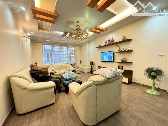 BÁN NHÀ ĐƯỜNG KIM ĐỒNG. GARA Ô TÔ. Ô CHỜ THANG MÁY. 90M2 - 5 TẦNG. - 1