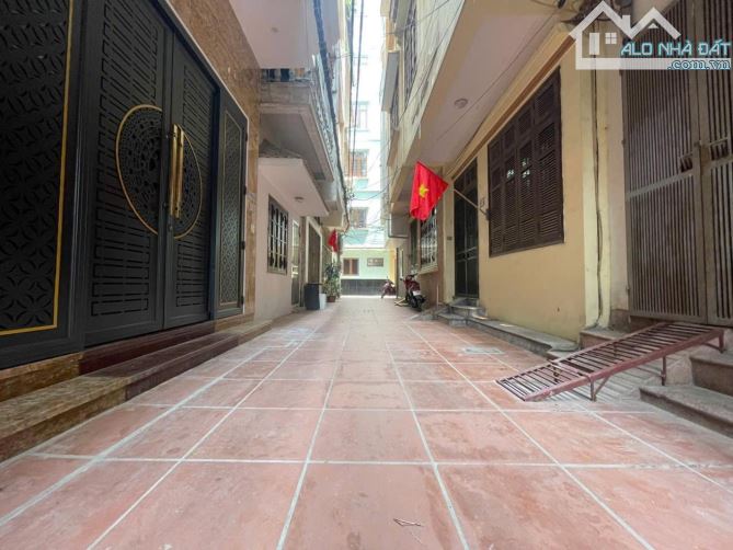 12.9 tỷ bán nhà phố Lê Trọng Tấn 35m2, nhà phân lô quân đội, mặt tiền rộng 4m, nhà dân xây - 1