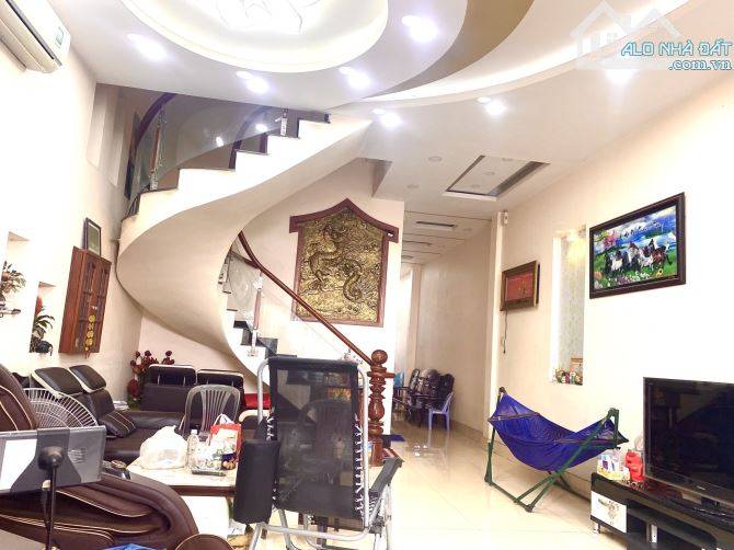 BTT.S33.16.550D - Bình Trưng Tây - Nhà trong hẻm Lê Văn Thịnh - 120m2 4 tầng ngang 5m - 1
